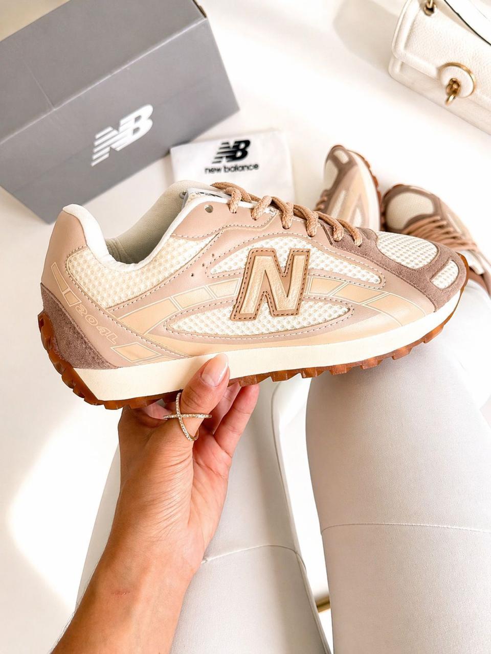 New Balance 204L off/rosado