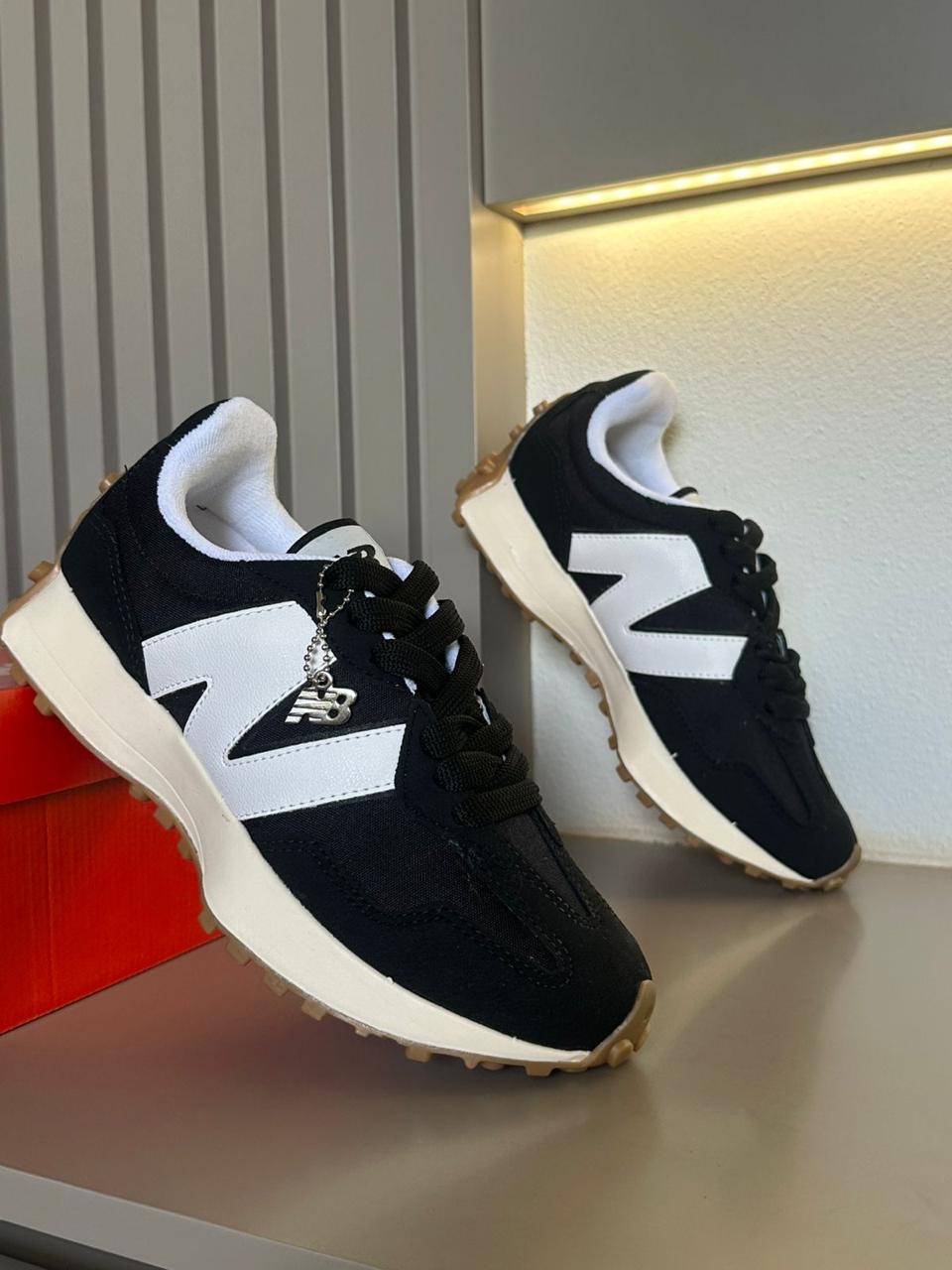 NB 327 Luxo preto/branco