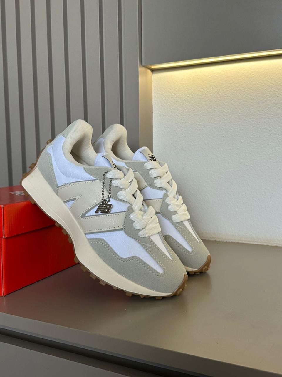NB 327 Luxo bege/branco